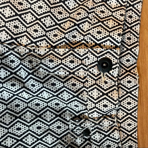 Hurley Nike dri-fit women’s size 25 (M) shorts, black and white - Picture 7 of 8